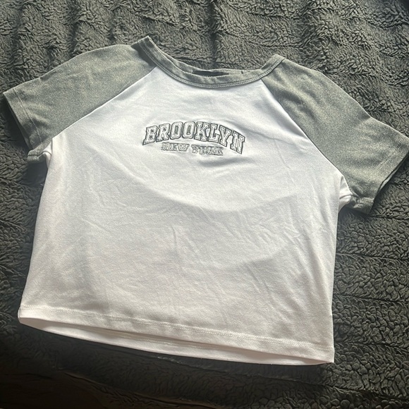 Grey and white Brooklyn New York tight crop top - Picture 1 of 3